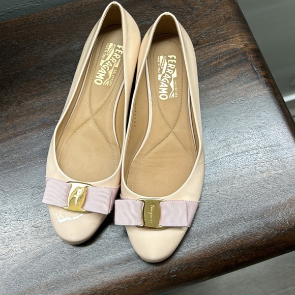 Ferragamo size 7.5B Vara Ballet Shoes Pale Pink Rose - Picture 1 of 3